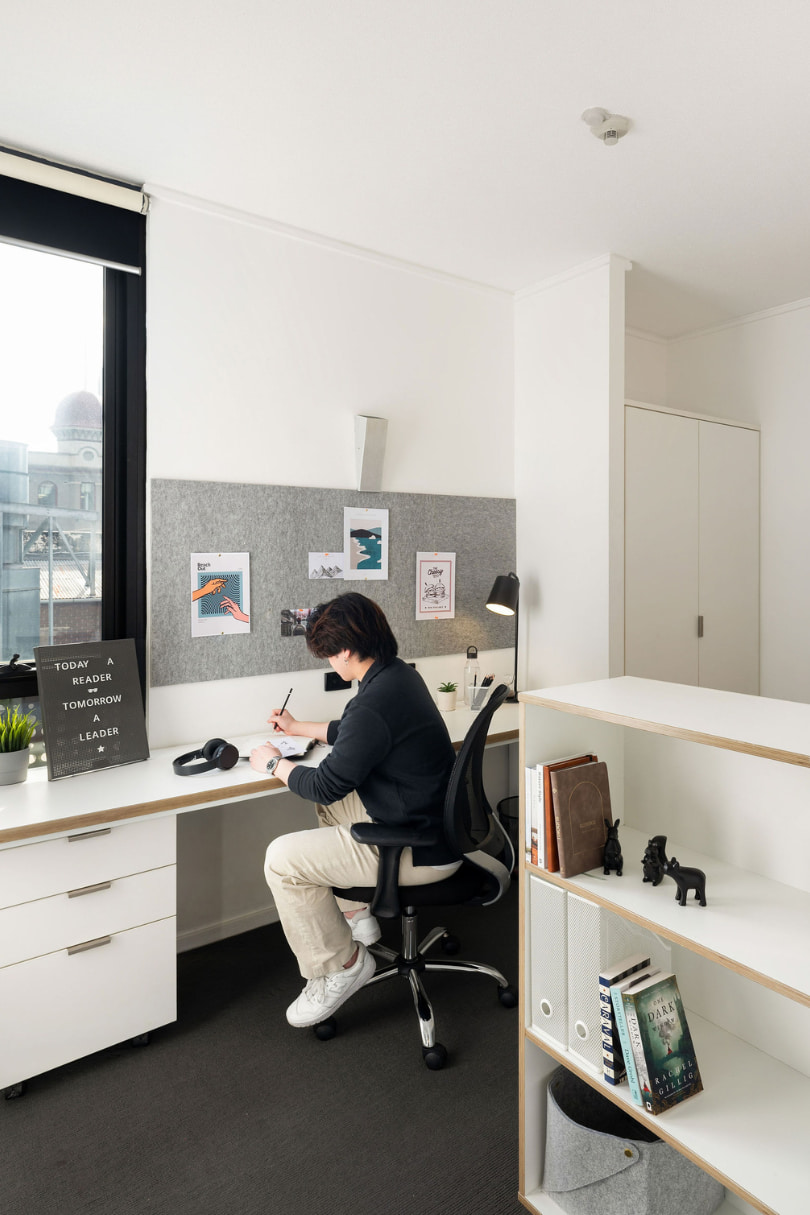 Iglu Central Single Bedroom - Study desk