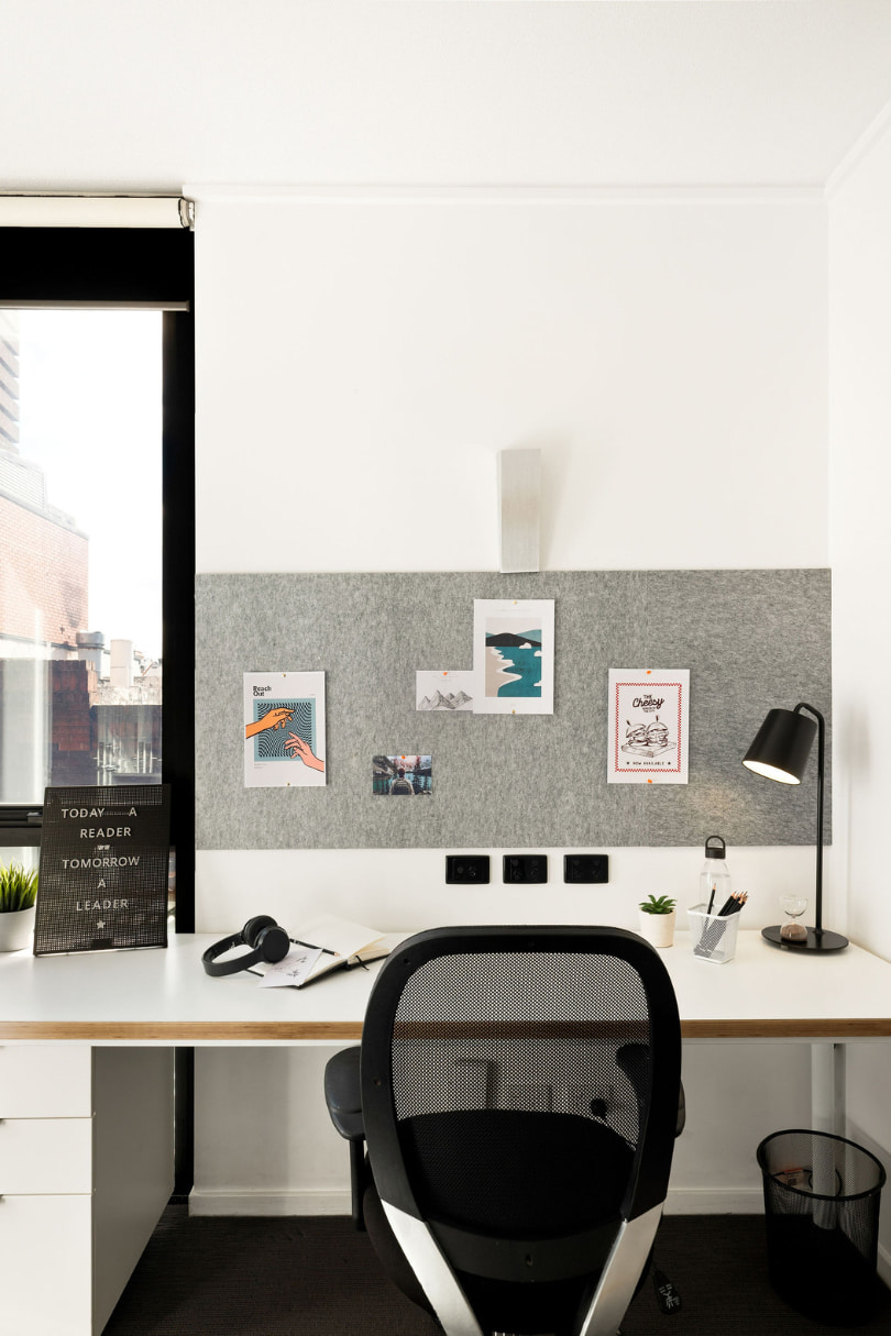 Iglu Central Single Bedroom - Study desk